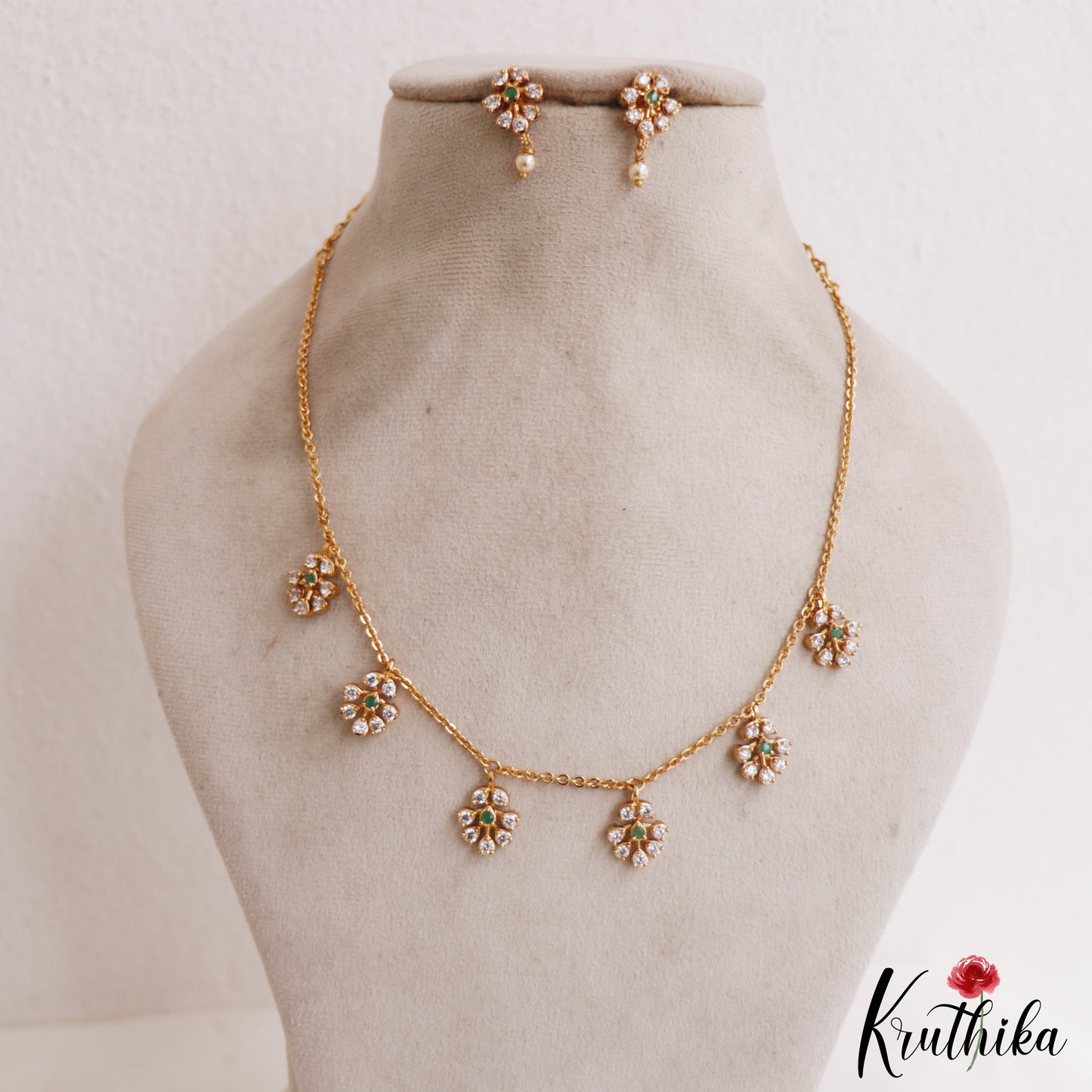 Trendy Floral Motifs Gold-Tone Chain Necklace NC2921