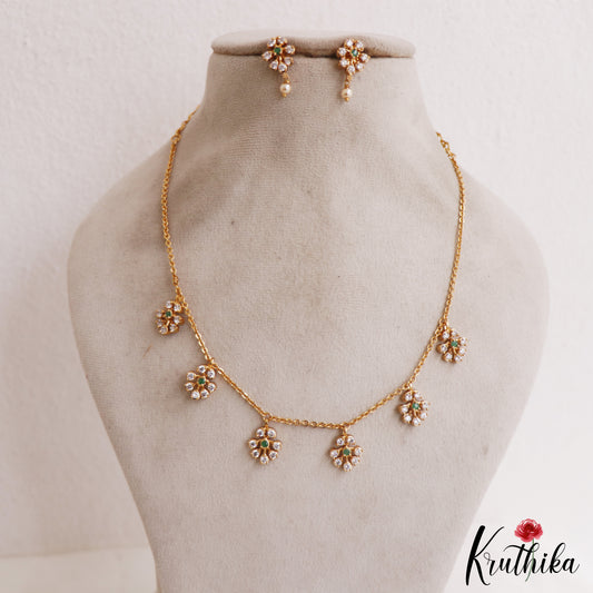 Trendy Floral Motifs Gold-Tone Chain Necklace NC2921