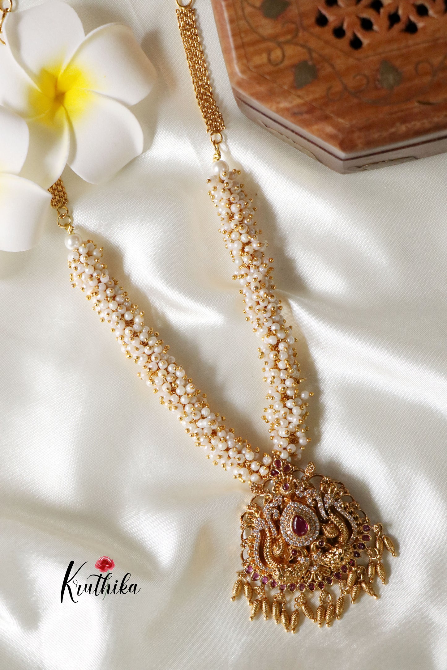 Pretty Peacock Necklace with Cluster Beads NC1689