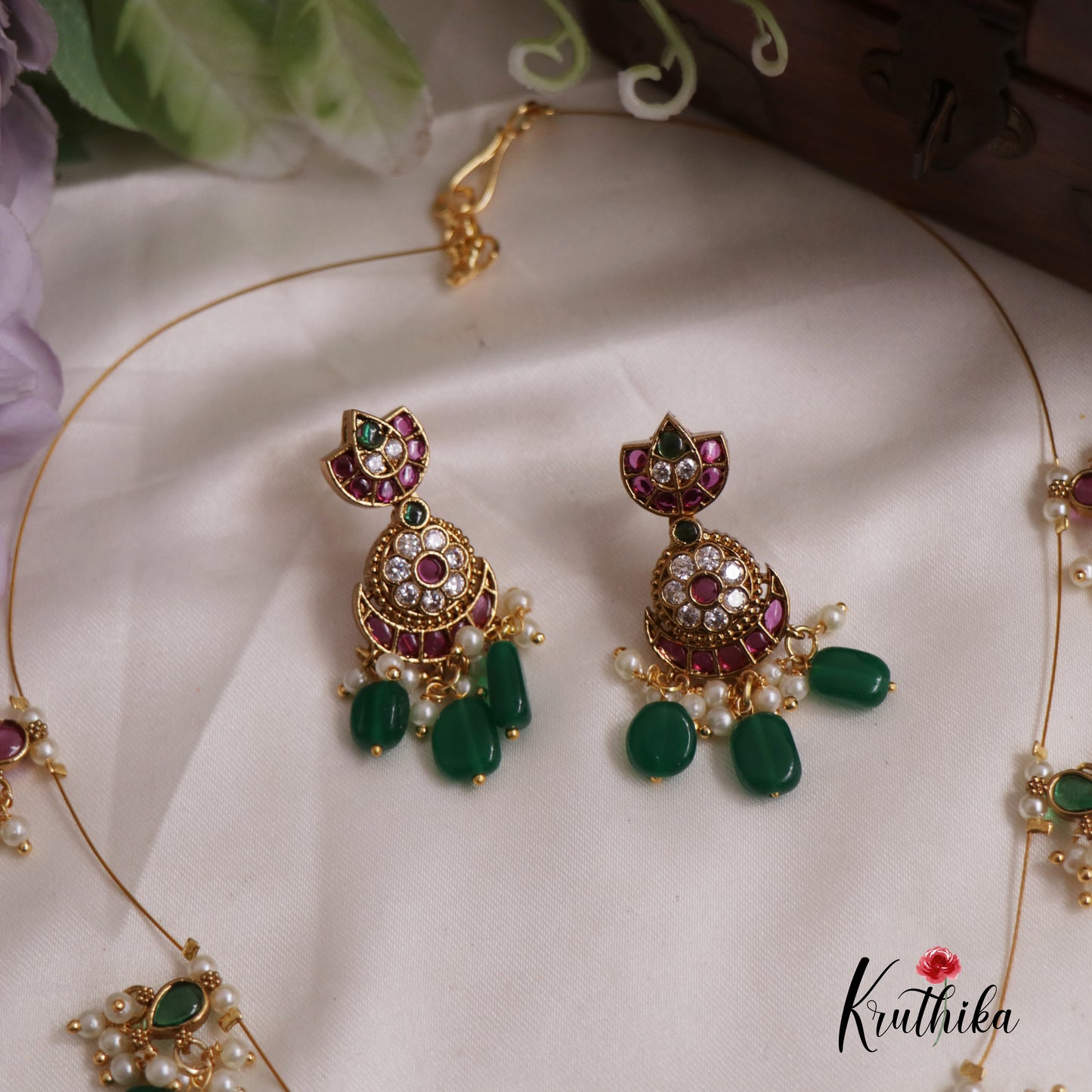 Glowing Peacock Kemp Stone Invisible Necklace NC2516