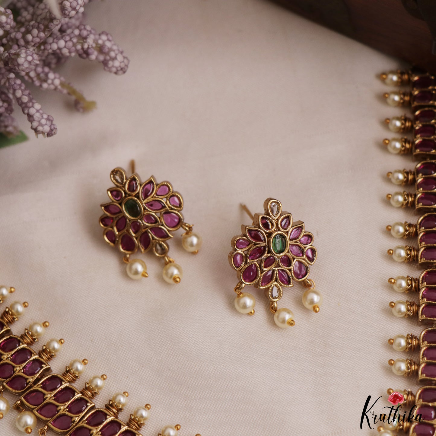 Gorgeous Floral Motifs Kemp Necklace With Pearl Drops NC3102