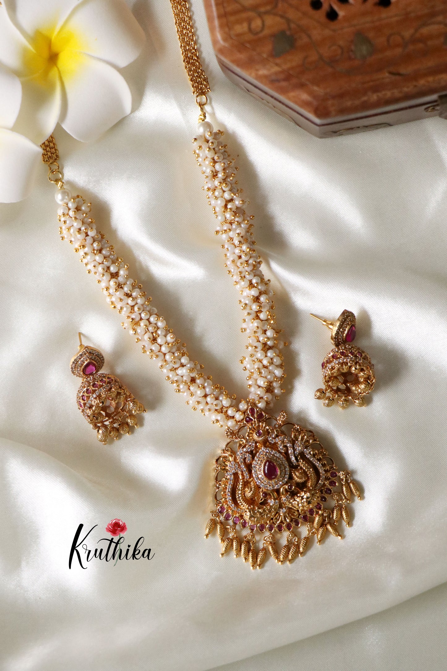 Pretty Peacock Necklace with Cluster Beads NC1689