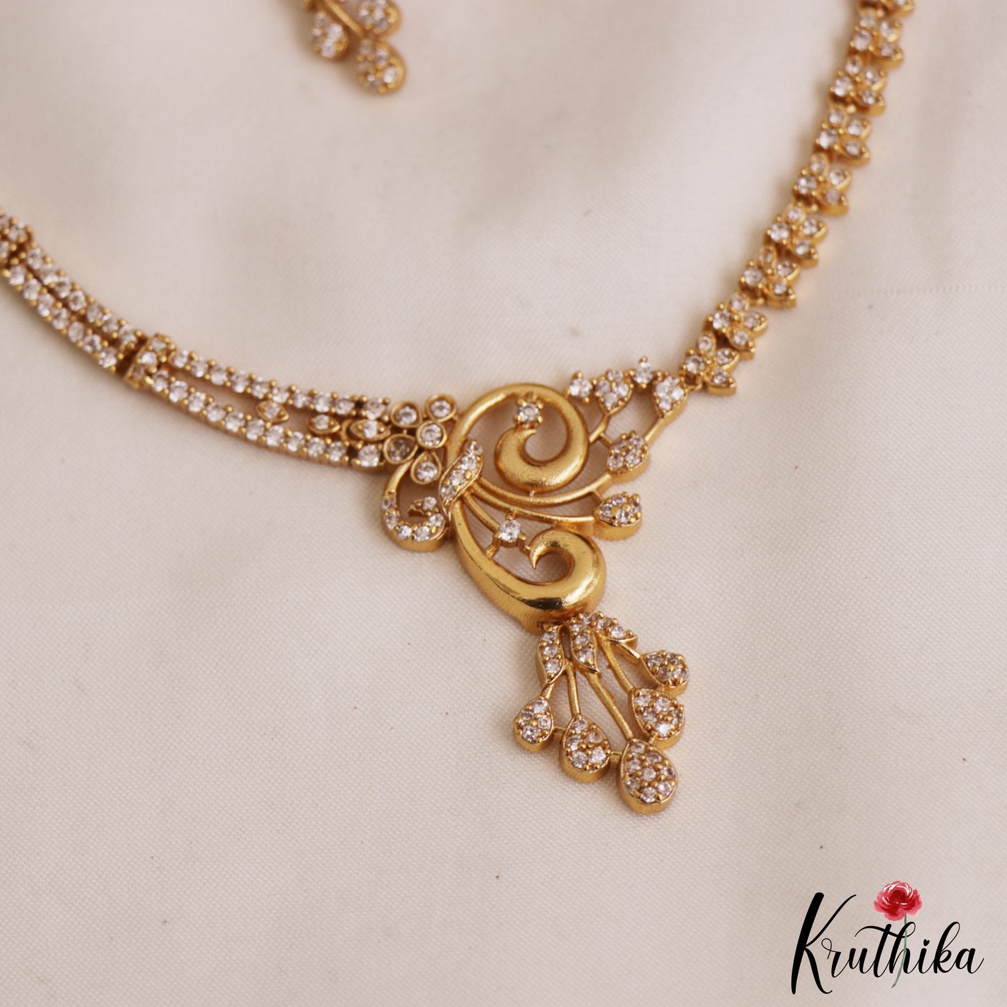 Classic Floral Motifs Diamond-Finish Gold-Tone AD Necklace NC2984