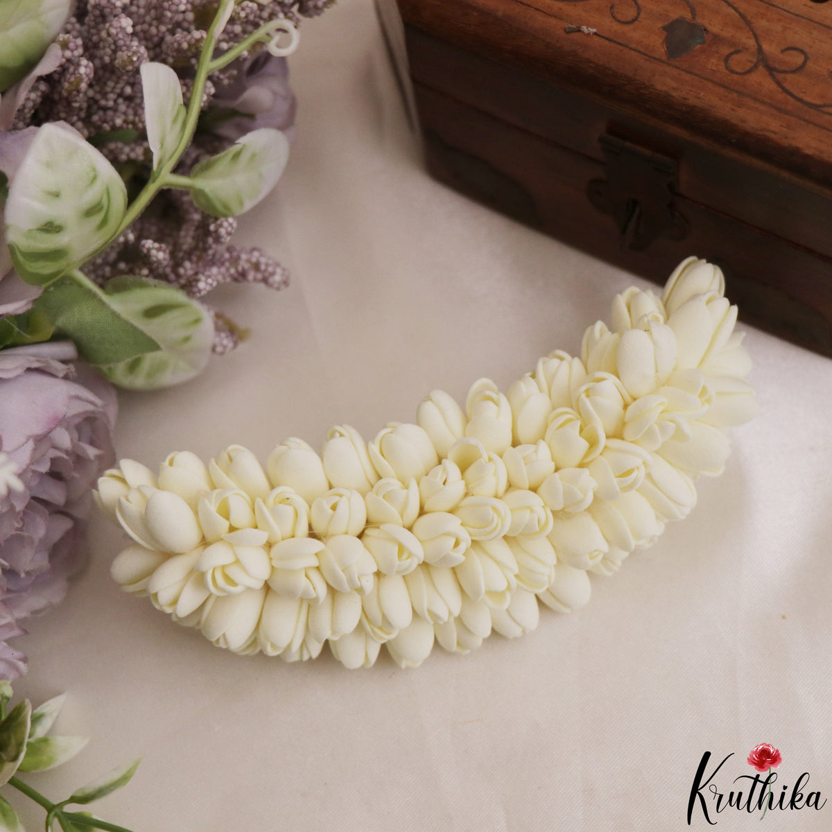 Real look-alike white flowers with attached hair clip G18
