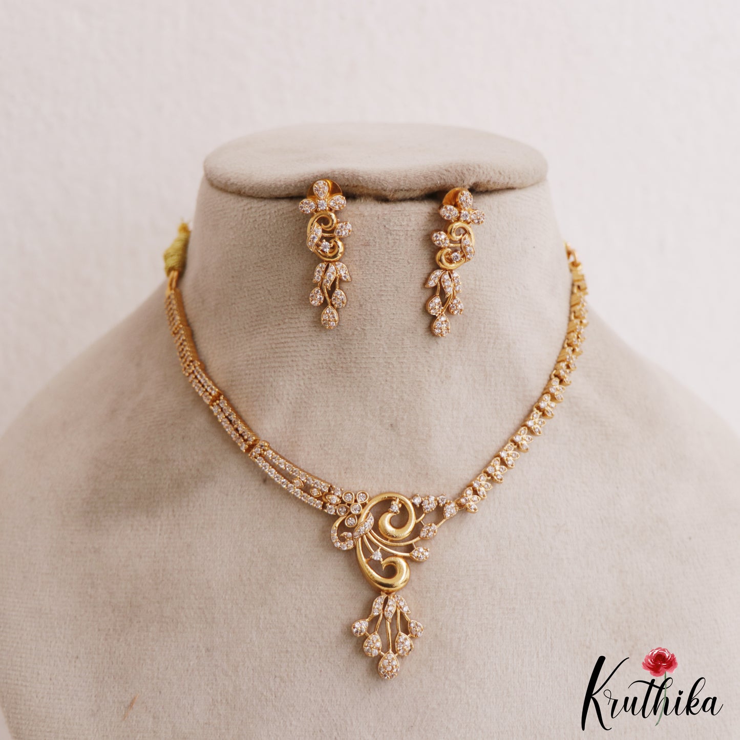 Classic Floral Motifs Diamond-Finish Gold-Tone AD Necklace NC2984