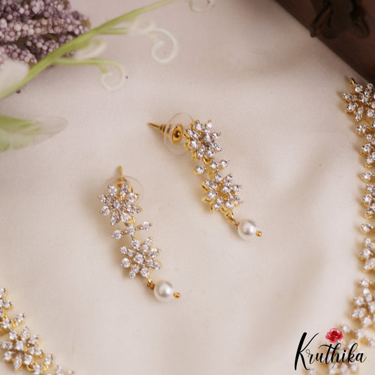 Trendy Floral Diamond-Finish Gold-Tone AD Necklace NC2917