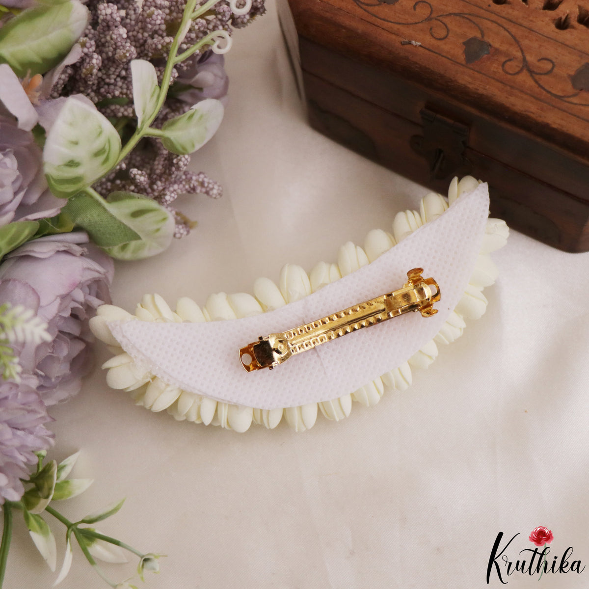 Real look-alike white flowers with attached hair clip G18