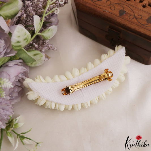 Real look-alike white flowers with attached hair clip G18