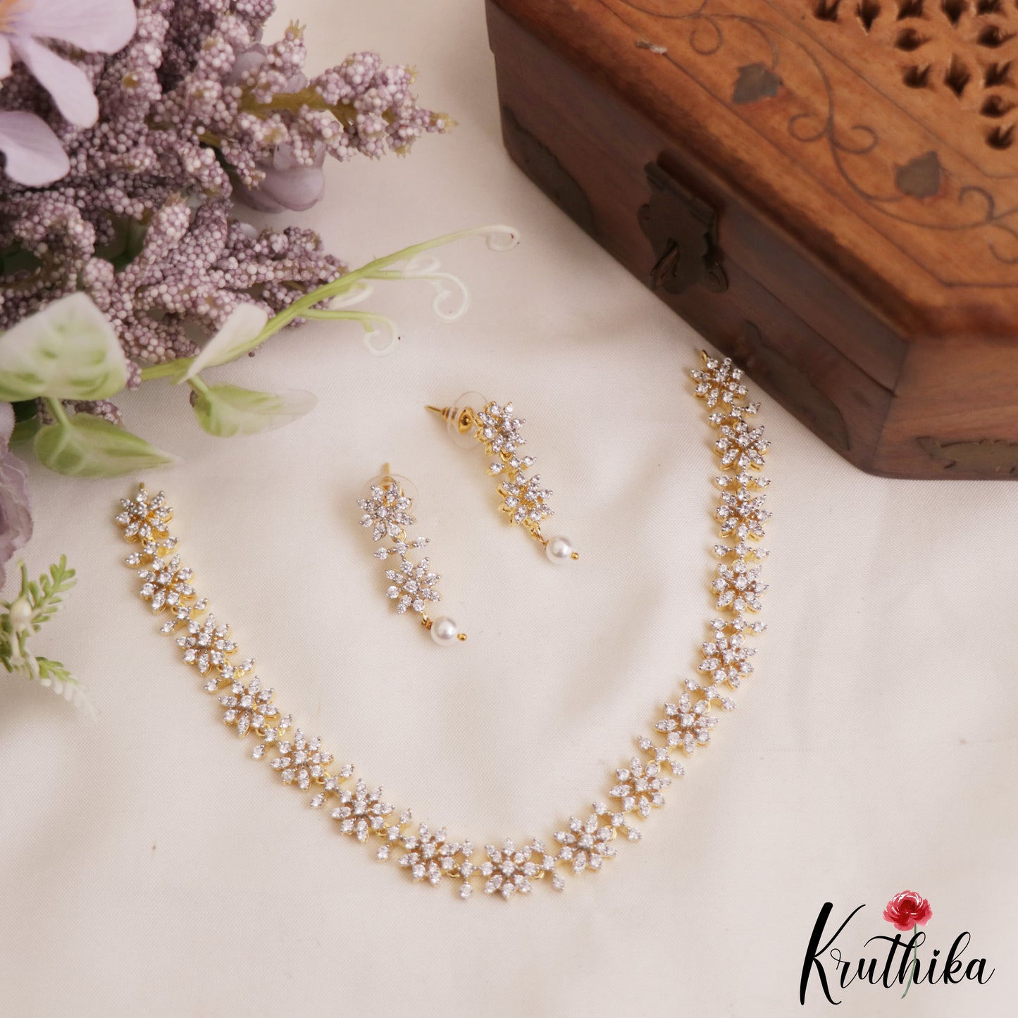 Trendy Floral Diamond-Finish Gold-Tone AD Necklace NC2917