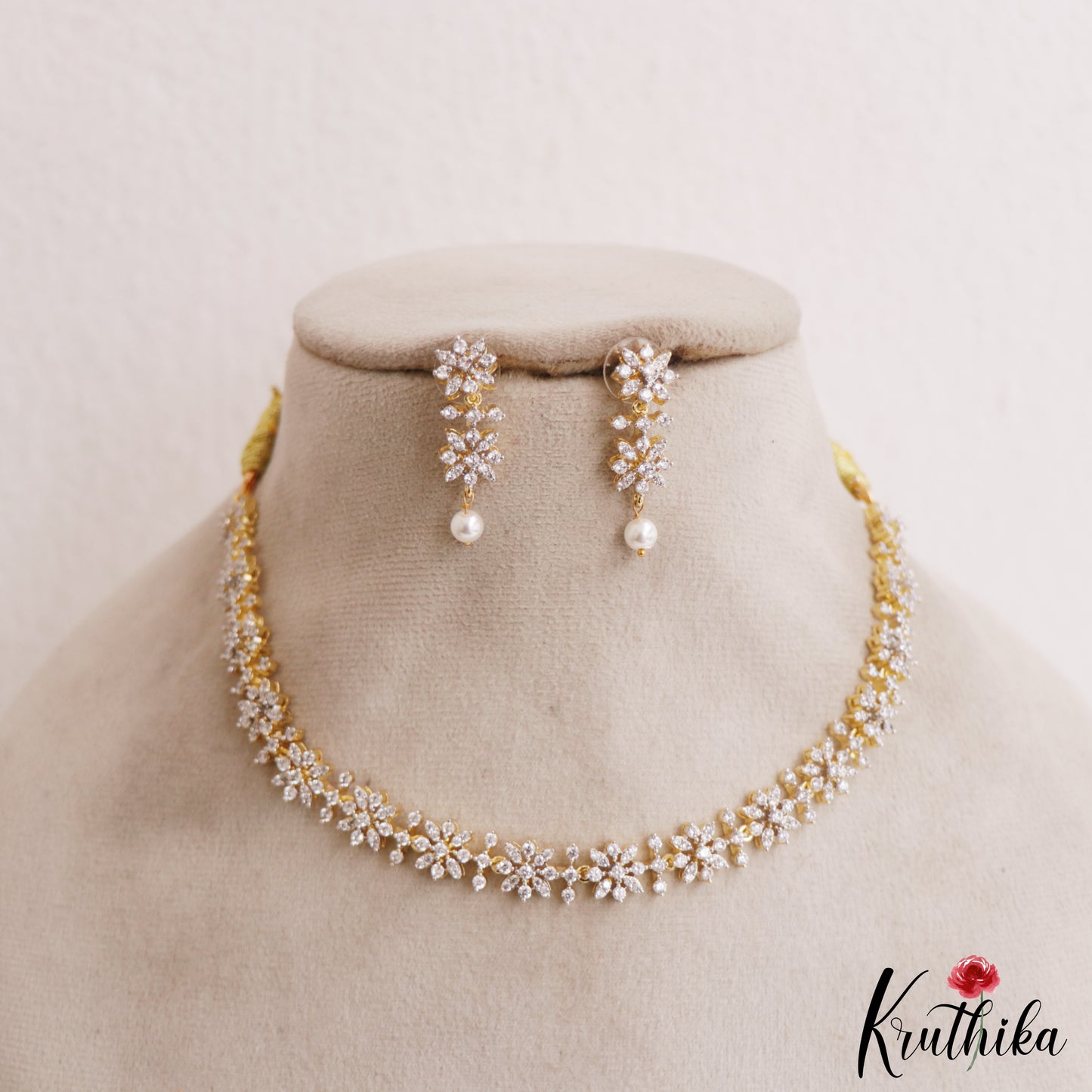 Trendy Floral Diamond-Finish Gold-Tone AD Necklace NC2917