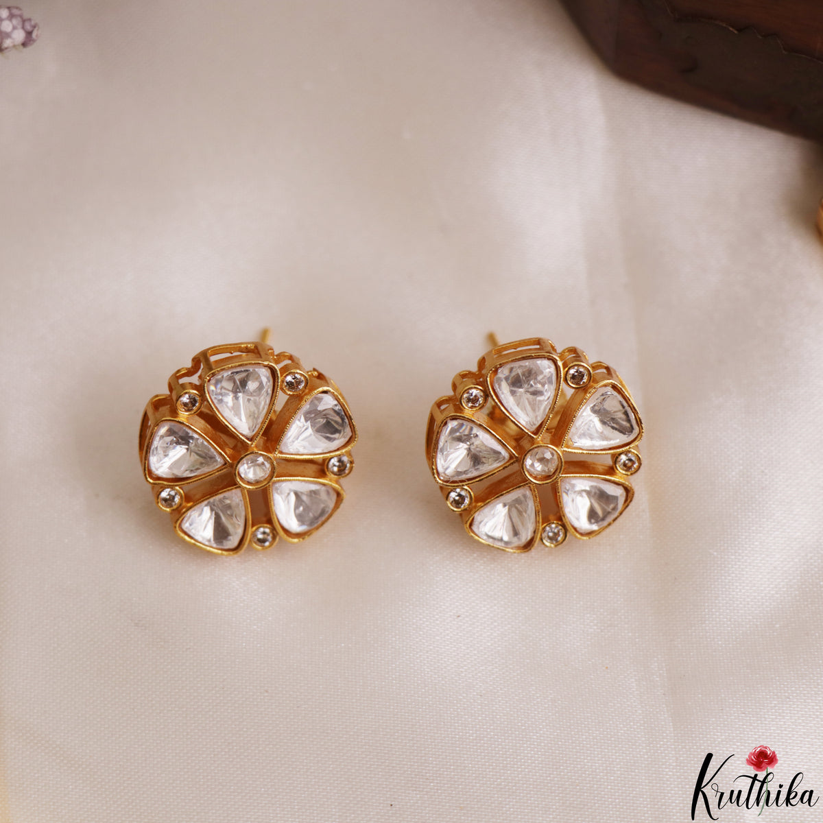 Stunning Geometric Motifs Polki Choker NC3188