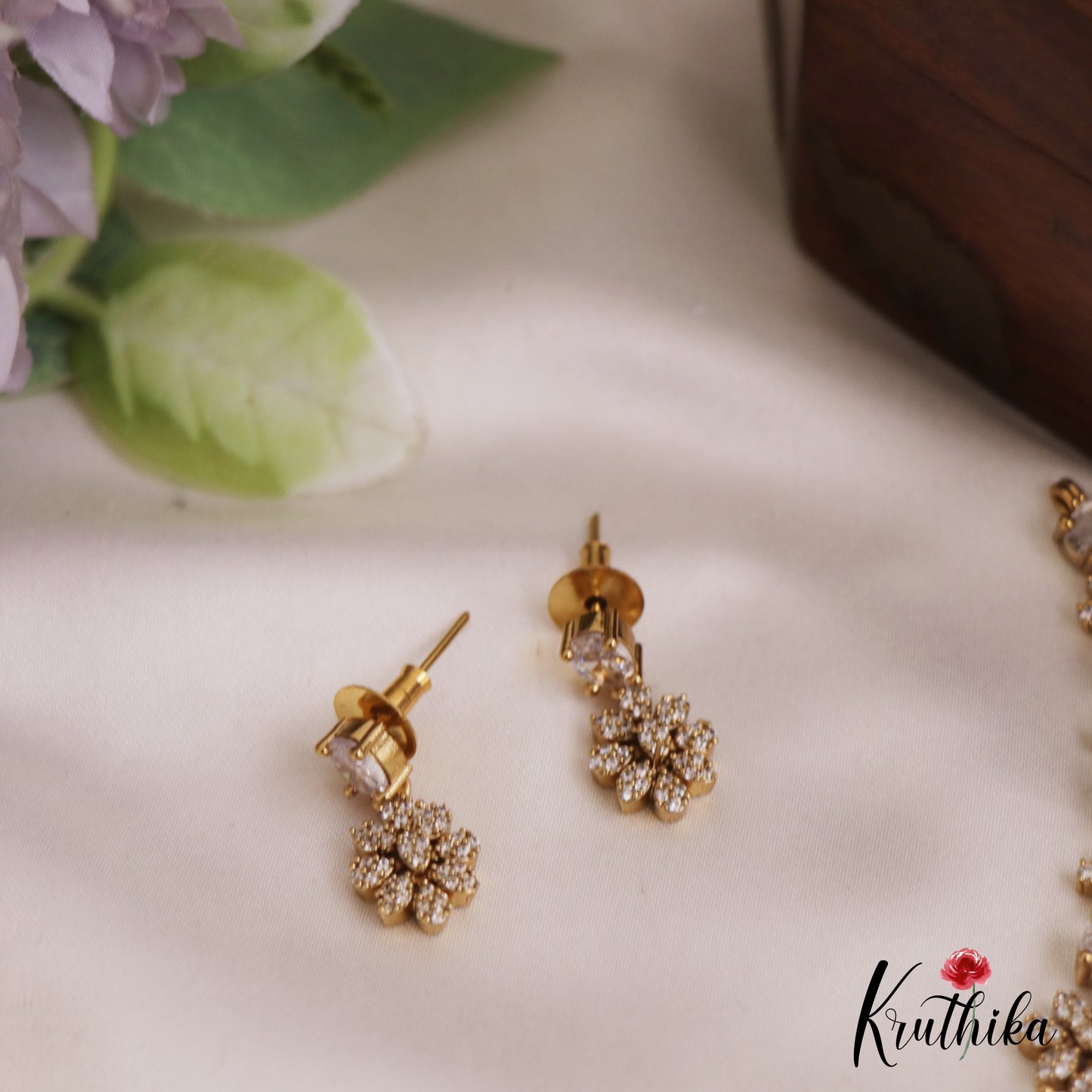 Sparkling AD Floral Motifs Victorian Necklace NC2792 (Available In 4 Colors)