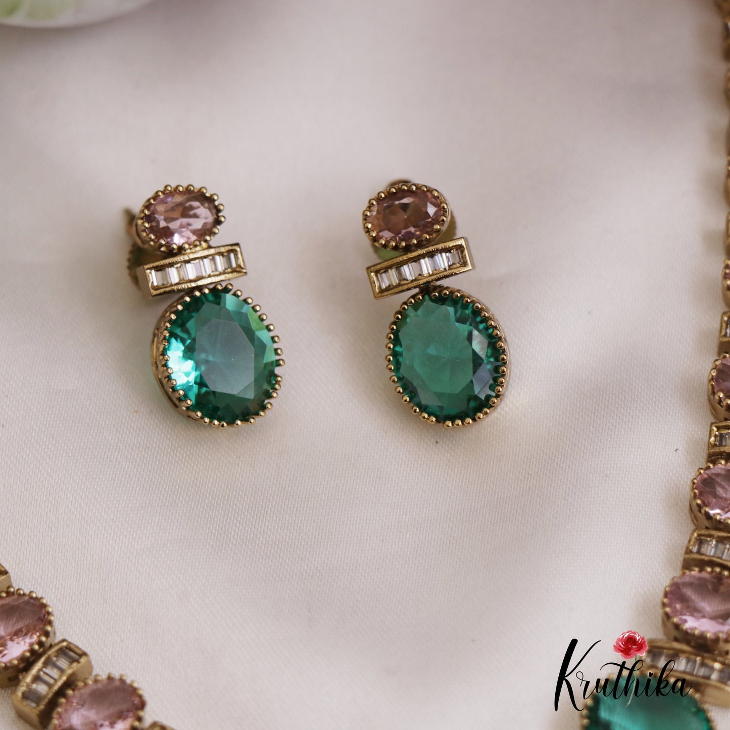 Beautiful Geometric Motifs Victorian Necklace NC2670