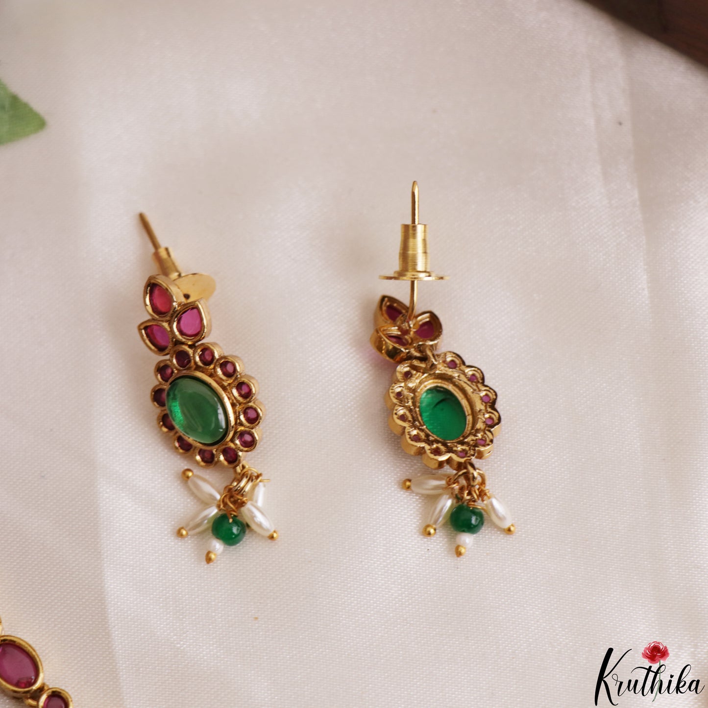 Elegant Floral Motifs Kemp Necklace With Rice Pearl Drops NC3189 (Available In 2 Colors)