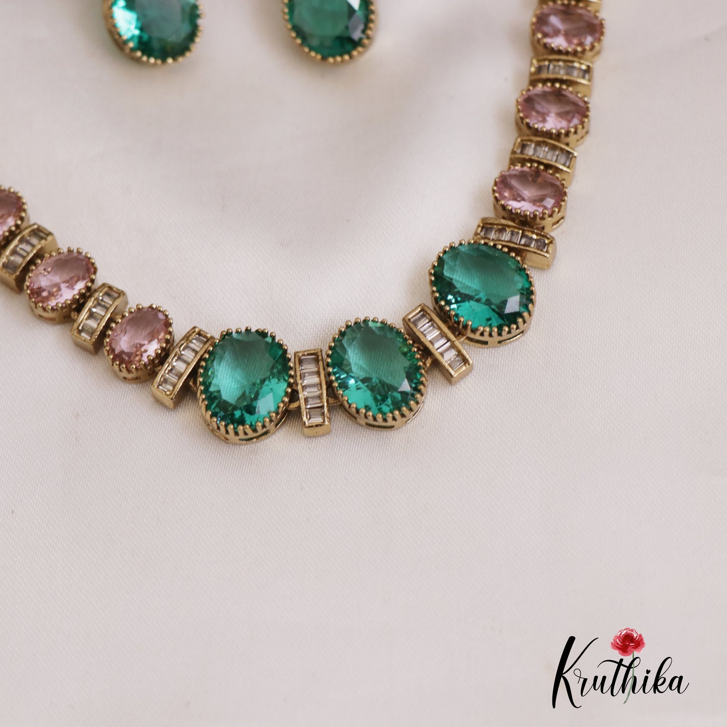 Beautiful Geometric Motifs Victorian Necklace NC2670