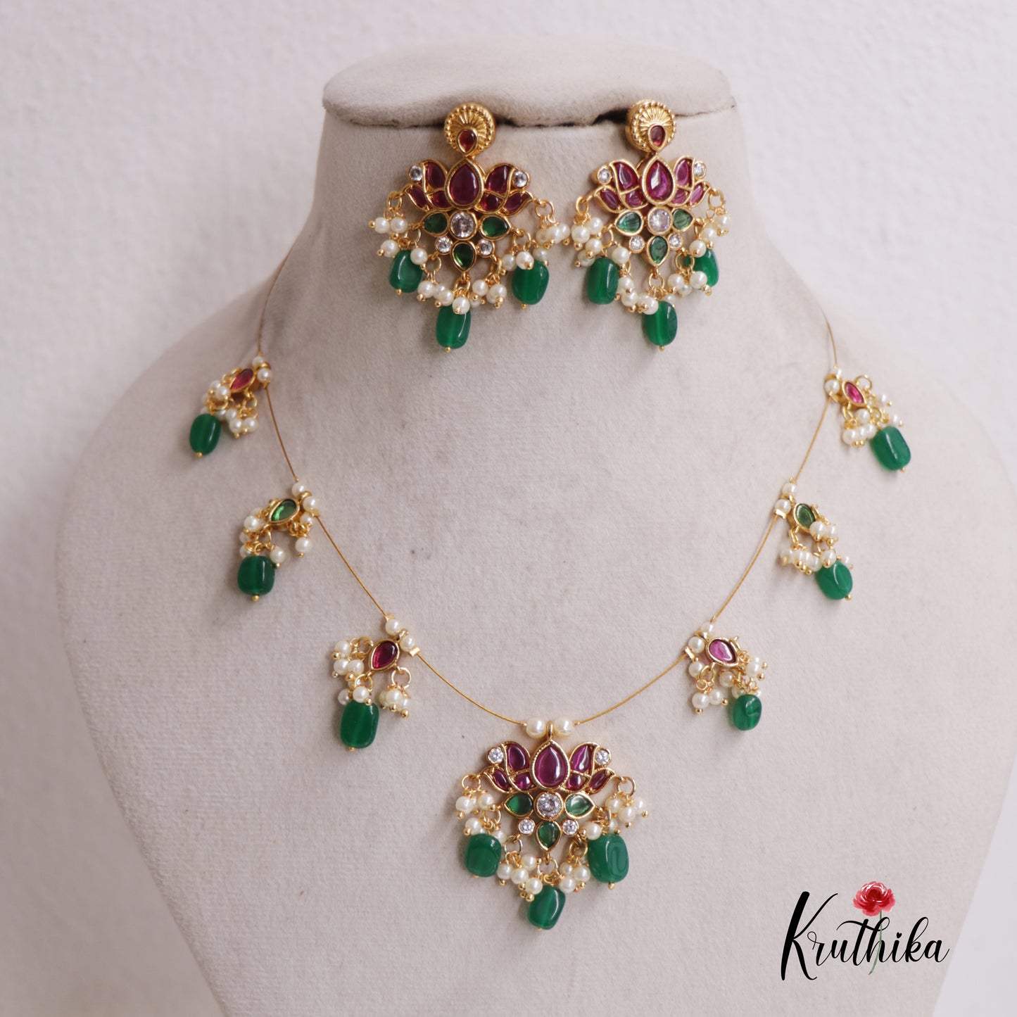 Classy Lotus Kemp Stone Invisible Necklace NC2514