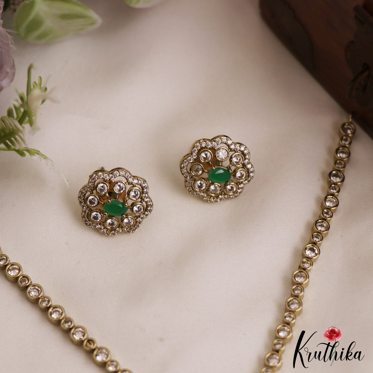 Pretty Floral Motifs CZ Necklace NC2994 (Available In 2 Colors)