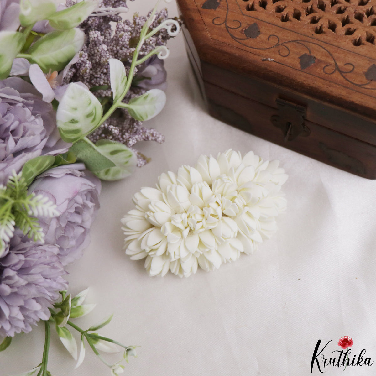 Real look-alike flowers with attached hair clip G15