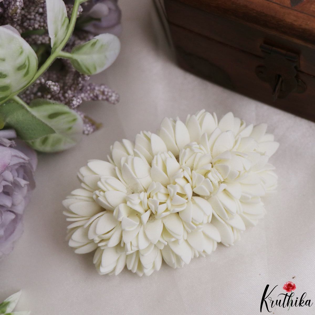 Real look-alike flowers with attached hair clip G15