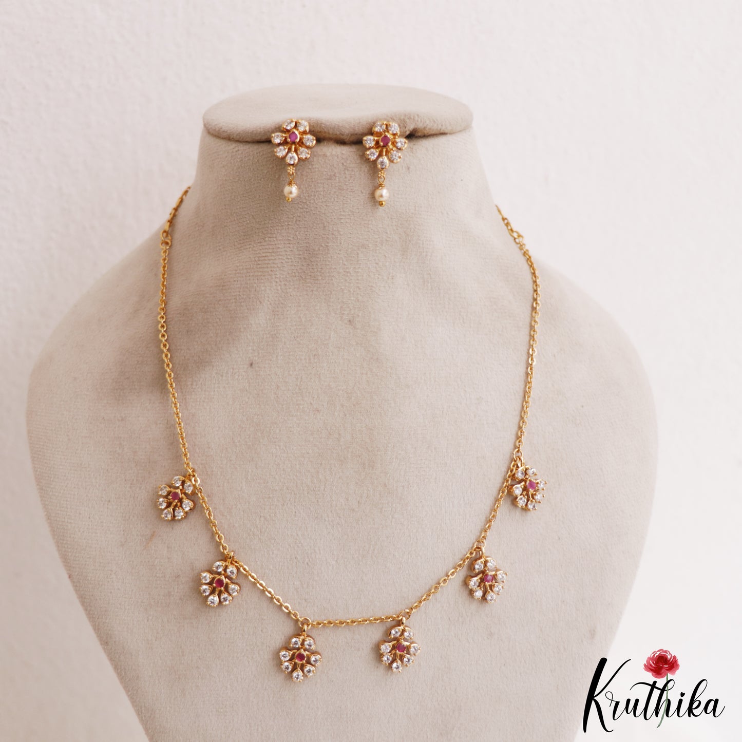 Trendy Floral Motifs Gold-Tone Chain Necklace NC2921