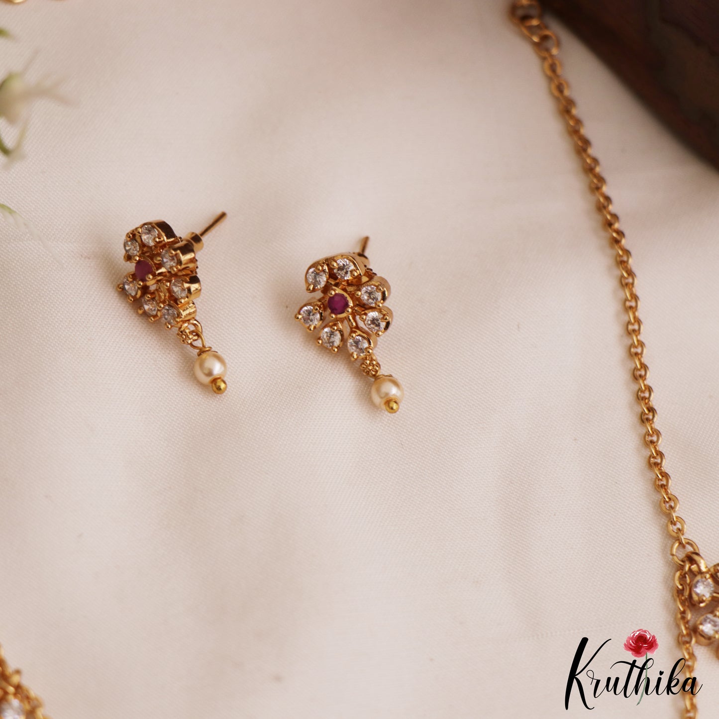 Trendy Floral Motifs Gold-Tone Chain Necklace NC2921