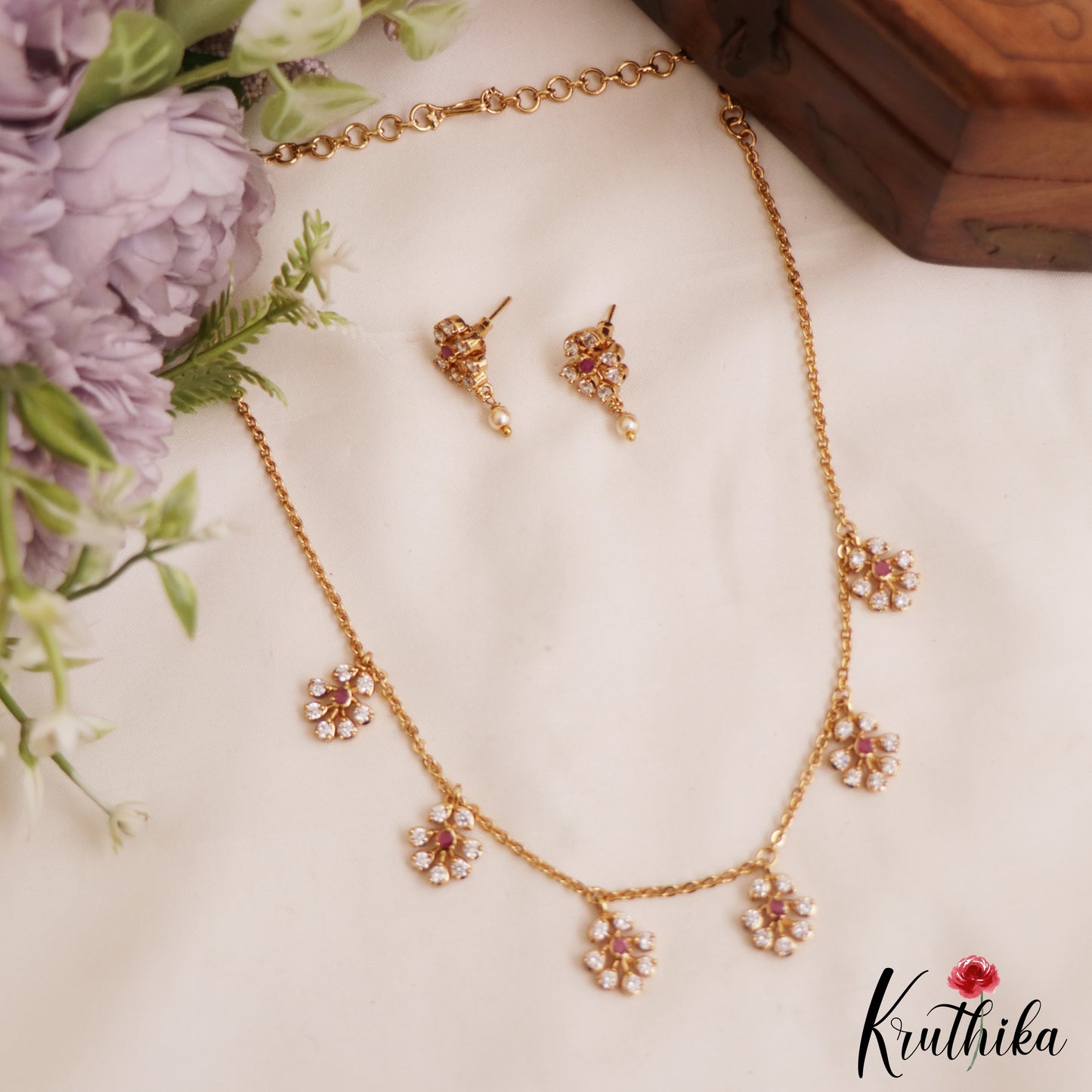 Trendy Floral Motifs Gold-Tone Chain Necklace NC2921