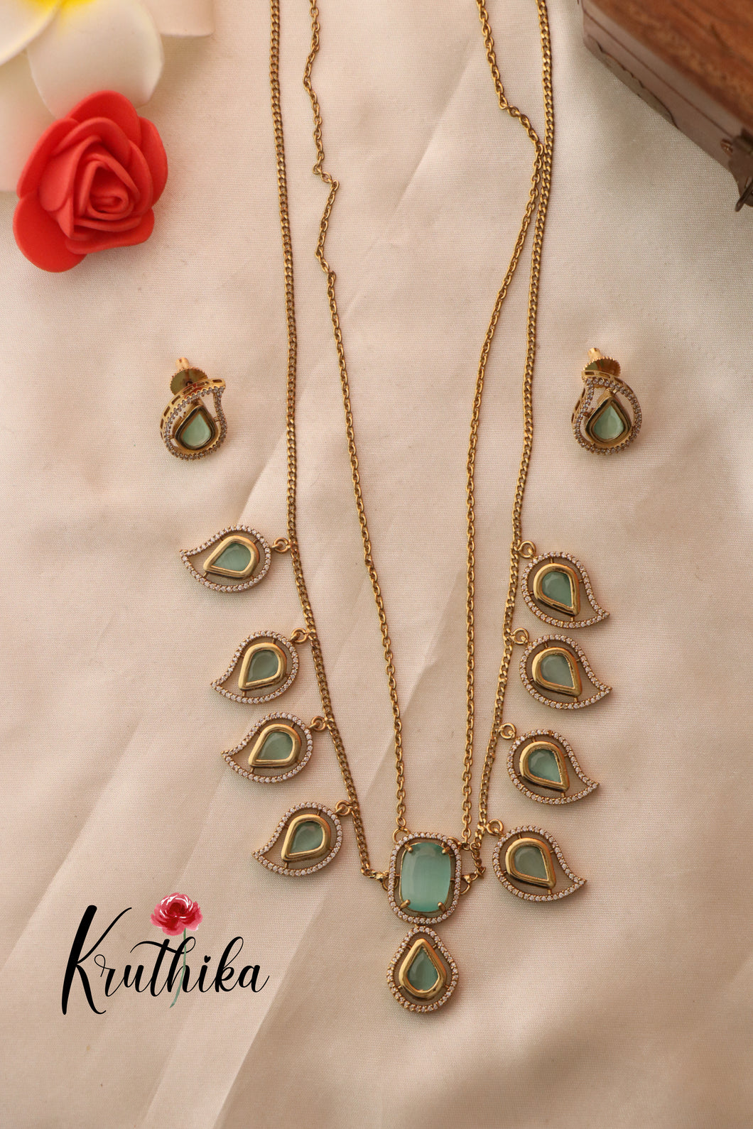 Simple Victorian Chain with Pendants-Mint Blue Lh650