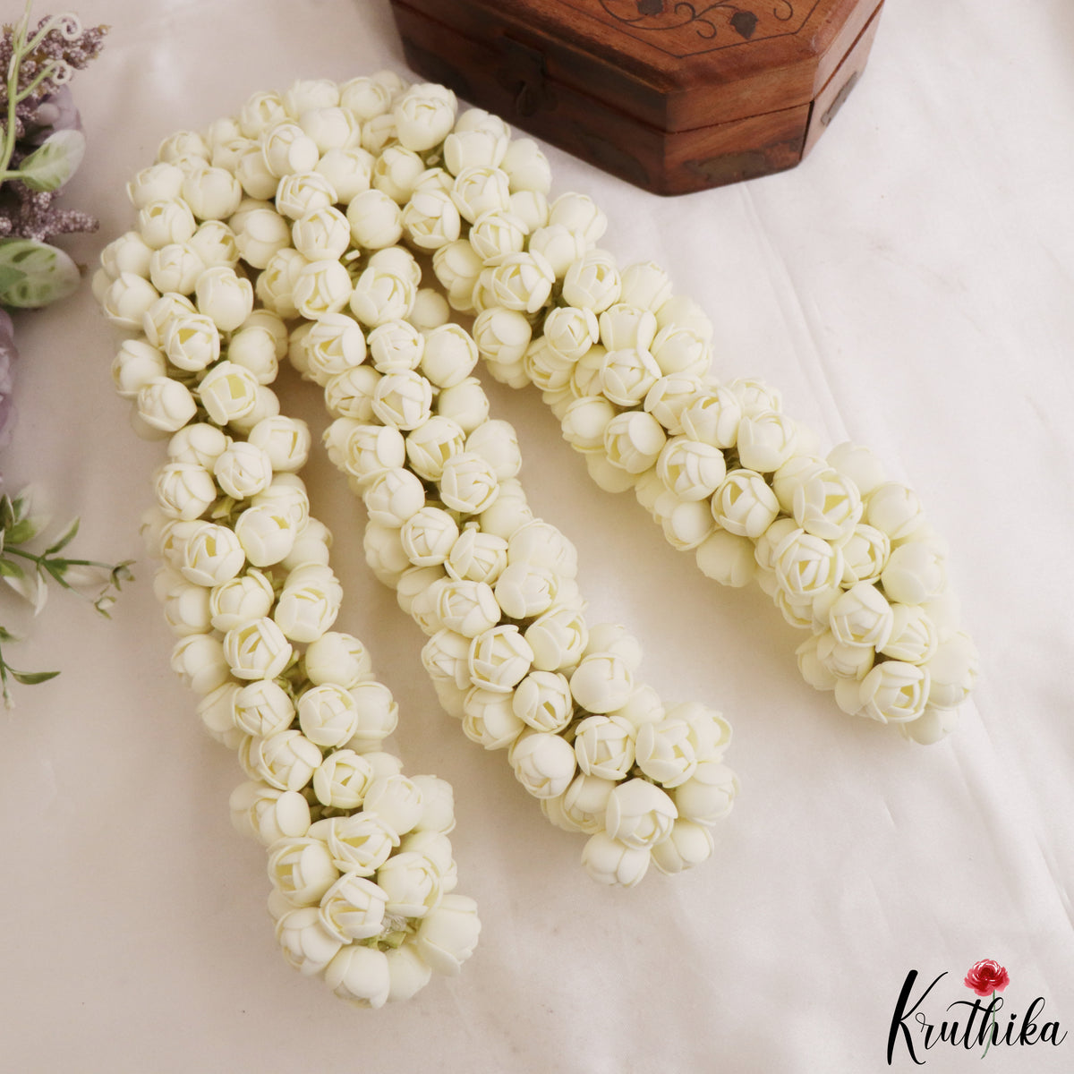 Realistic & reusable 3 strands Jasmine flowers strings with attached clip G27