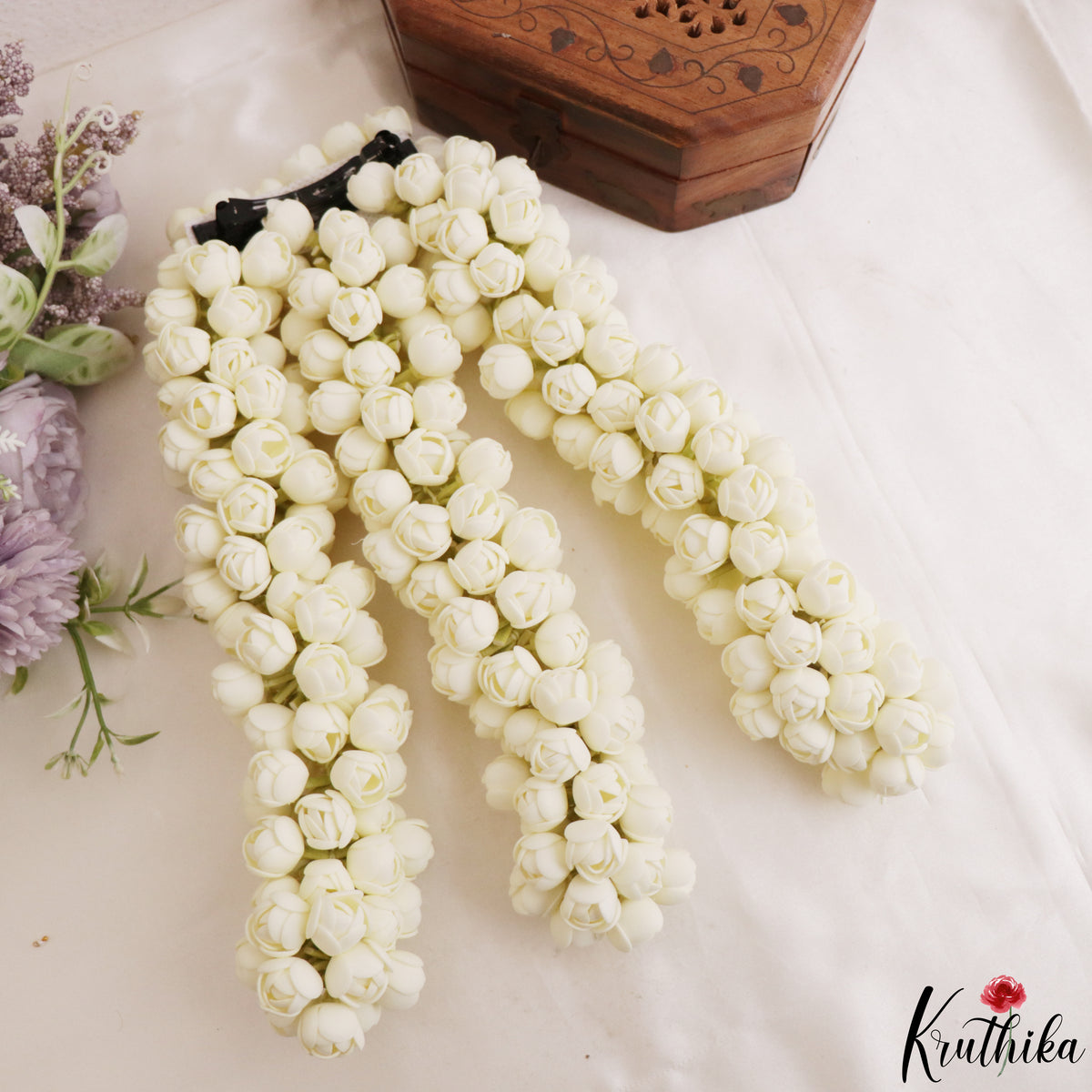 Realistic & reusable 3 strands Jasmine flowers strings with attached clip G27