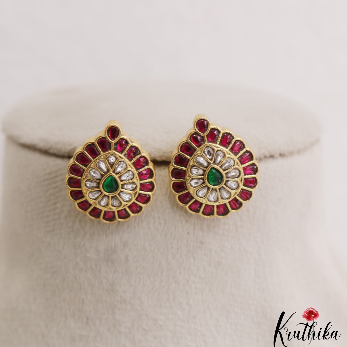 Classic Teardrop Motifs Kemp Stud Earrings E1182