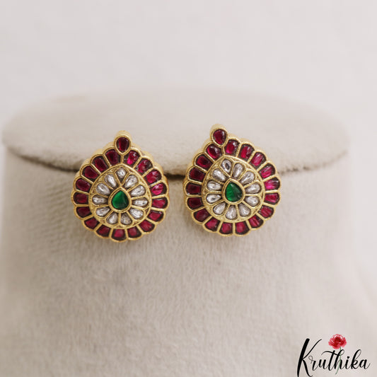 Classic Teardrop Motifs Kemp Stud Earrings E1182