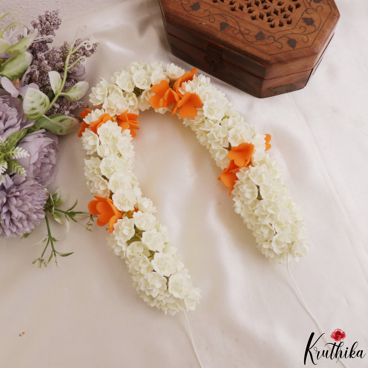 Real-Look alike White & Kanakambaram Flowers String - Light Weight & Reusable G24