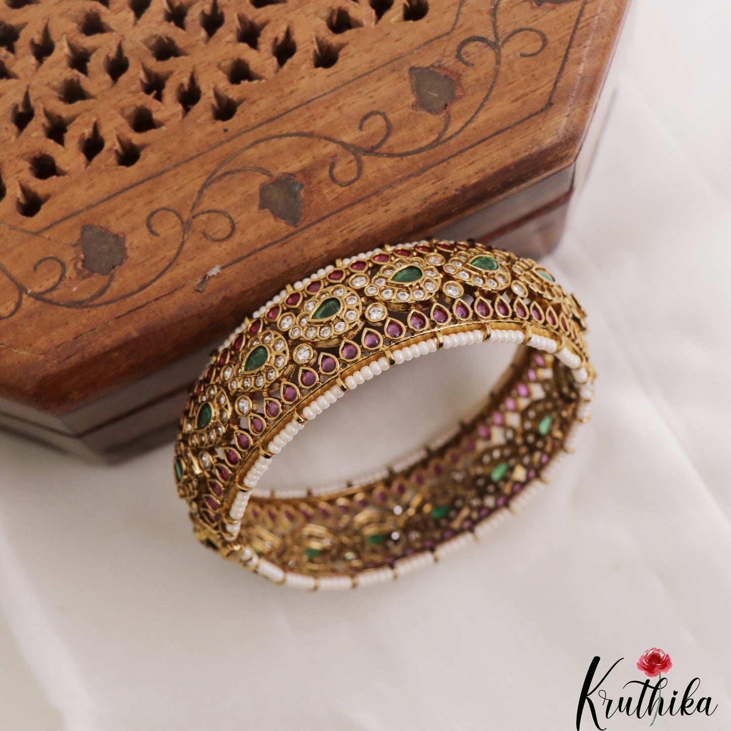 Sparkling Teardrop Motifs Pearl Border Kemp Openable Single Kada Bangle B554