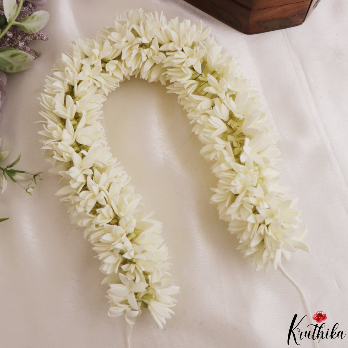 Real-Look alike White Flowers String - Light Weight & Reusable G25