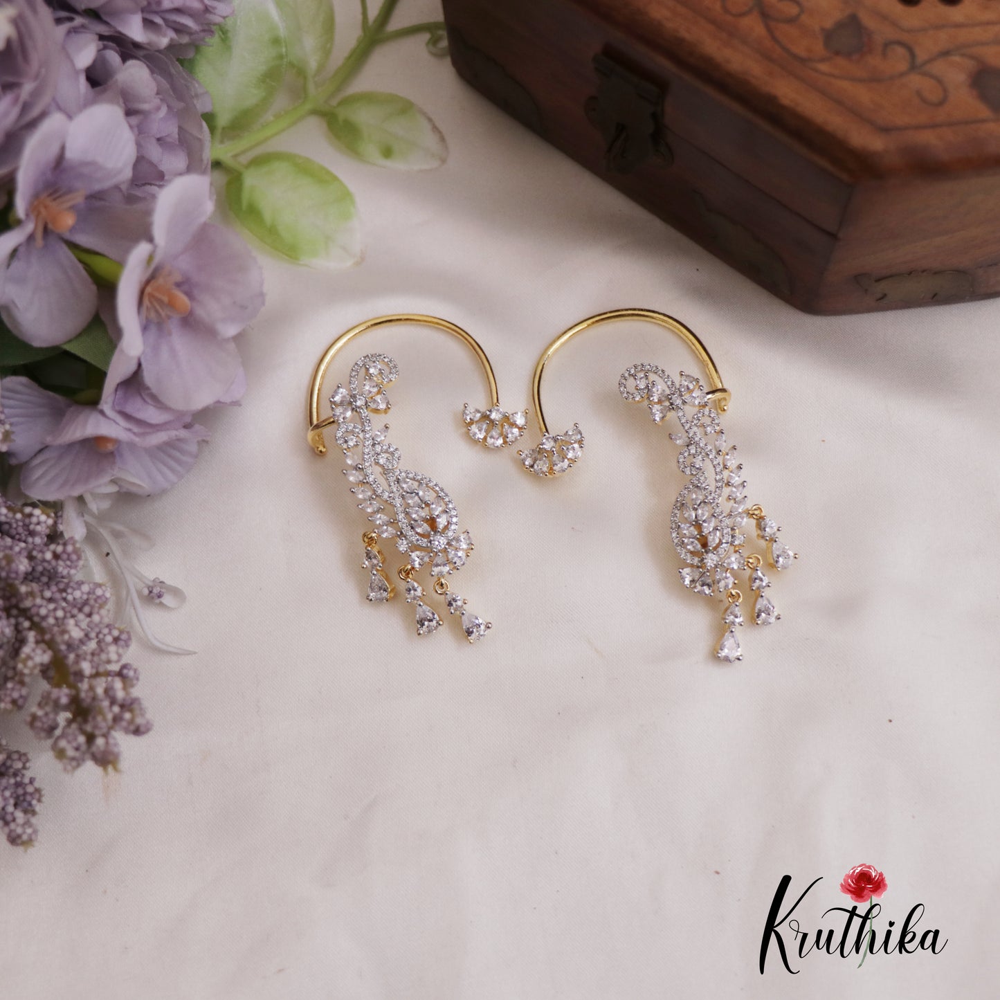 Sparkling AD Leaf Motifs Ear Cuff E903