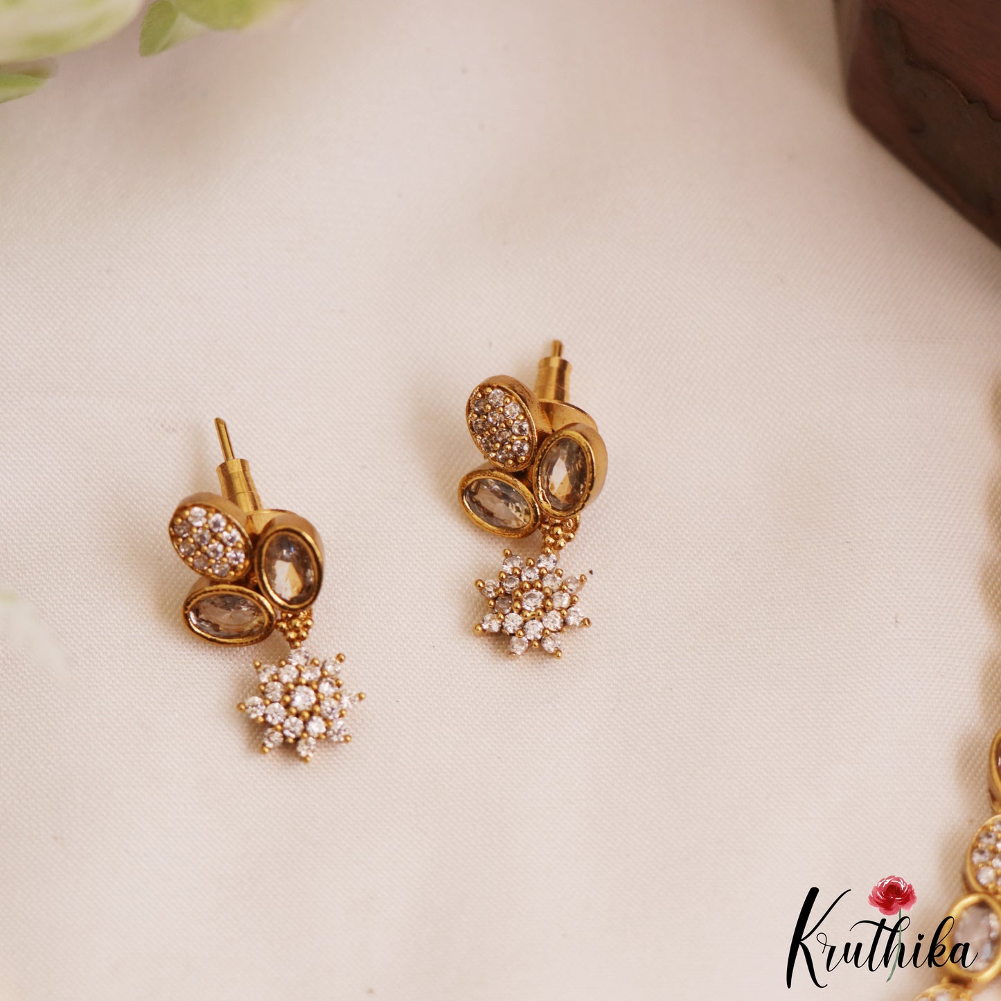 Beautiful Floral Motifs Gold-Tone CZ Choker NC2997