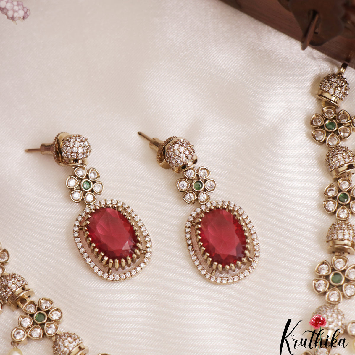 Pretty AD/Victorian Necklace NC1809 ( Available in 5 Colours)