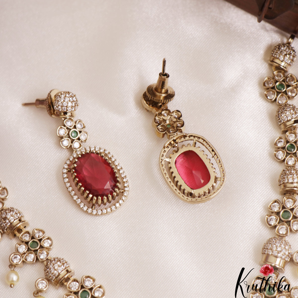 Pretty AD/Victorian Necklace NC1809 ( Available in 5 Colours)