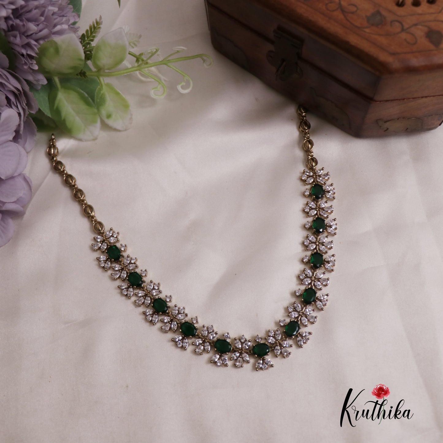 Gorgeous Victorian Necklace NC2522 (Available In 2 Colours)