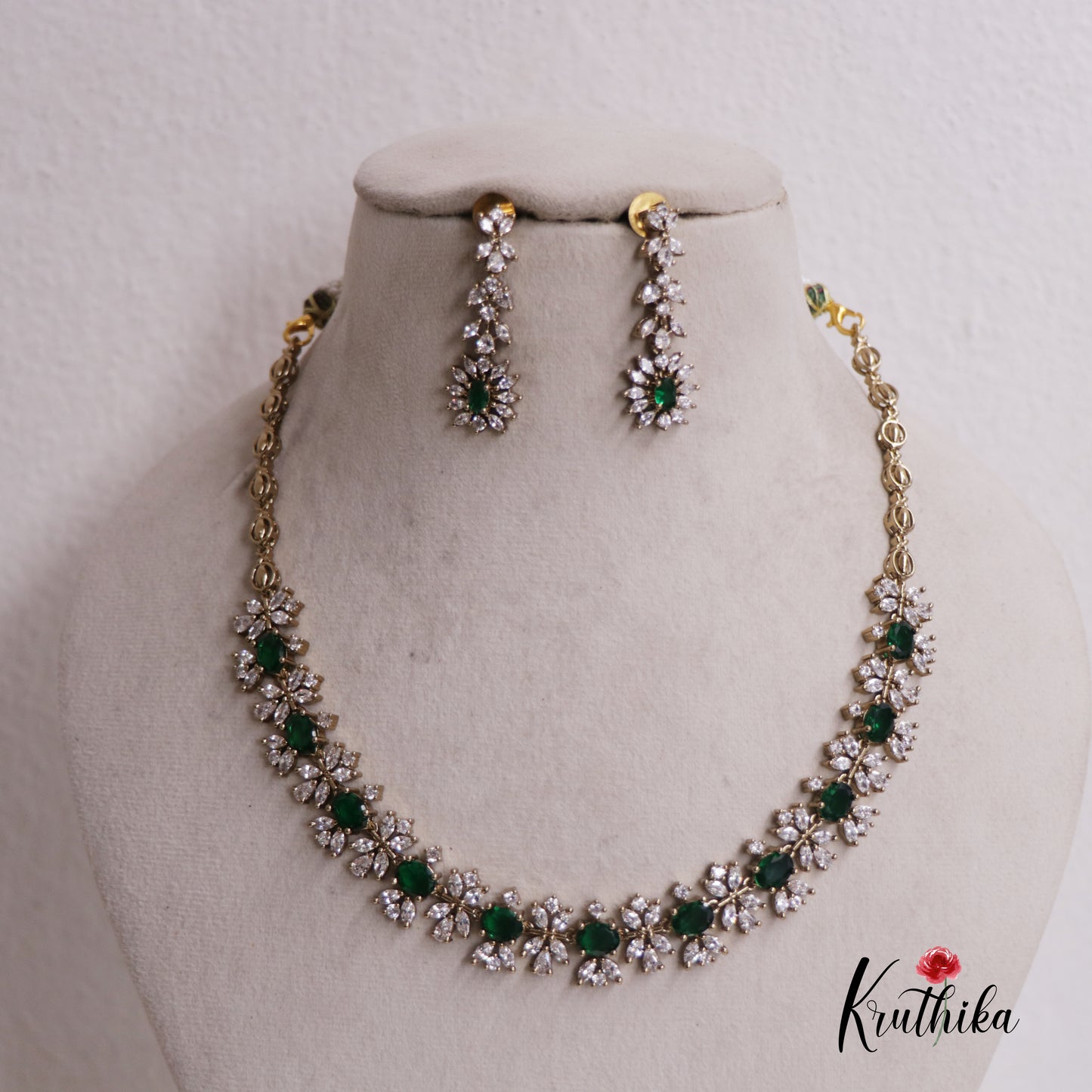 Gorgeous Victorian Necklace NC2522 (Available In 2 Colours)