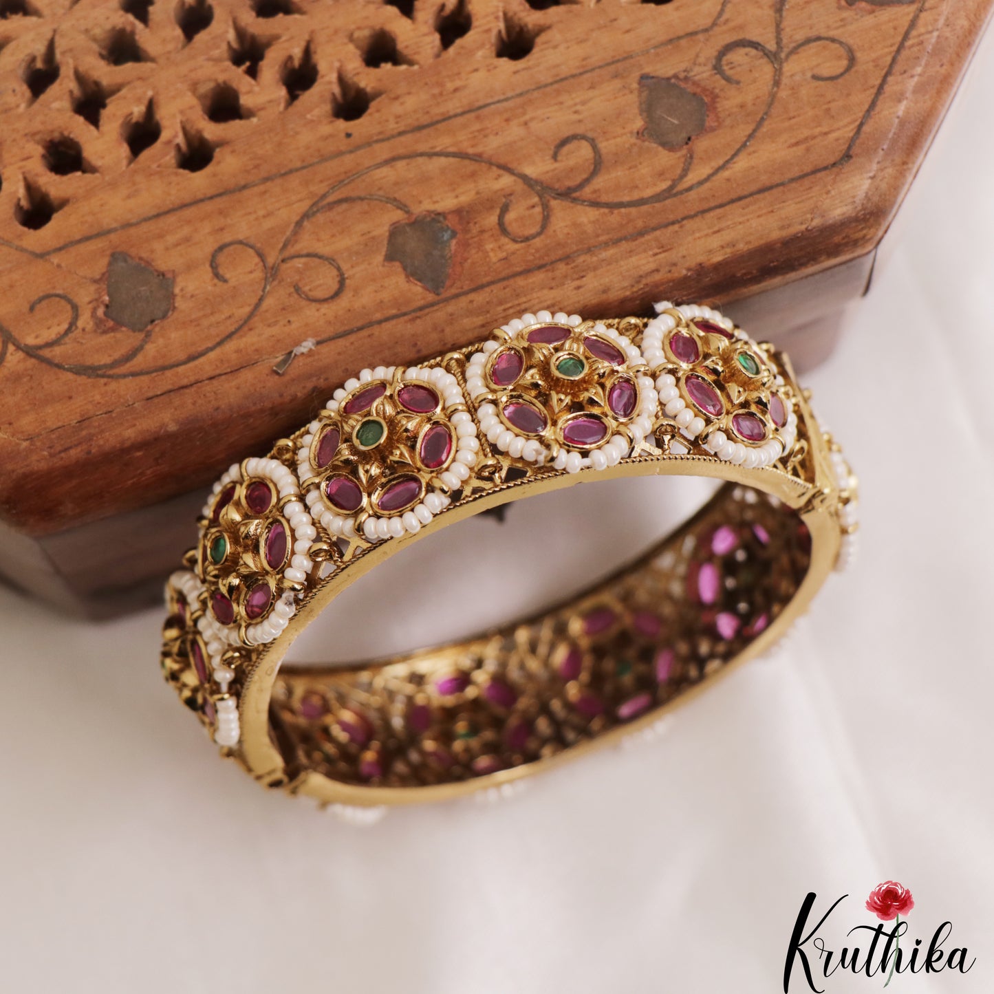 Stunning Floral Motifs Pearl Border Kemp Openable Single Kada Bangle B557