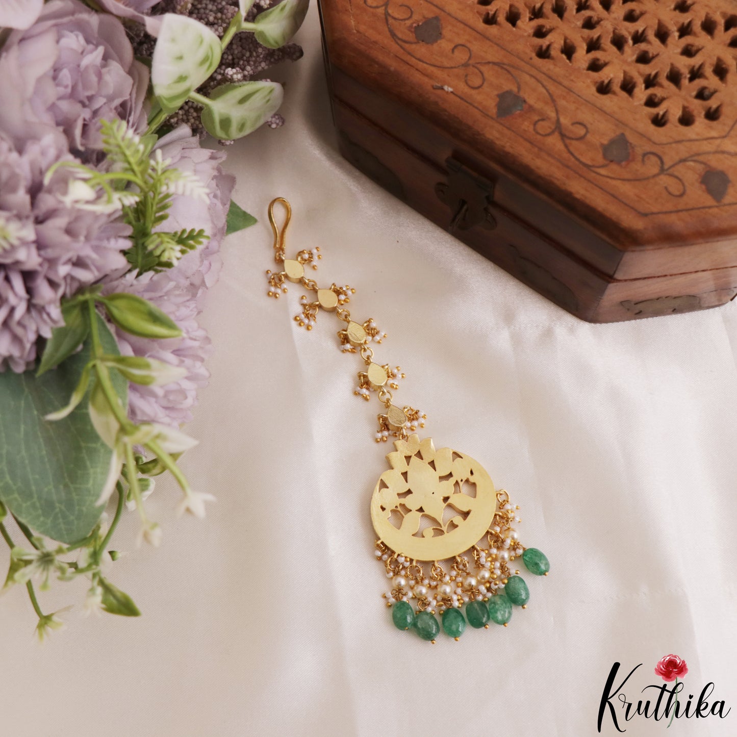 Classic Lotus Motifs Jadau Maang Tikka With Green Bead Drops MT395