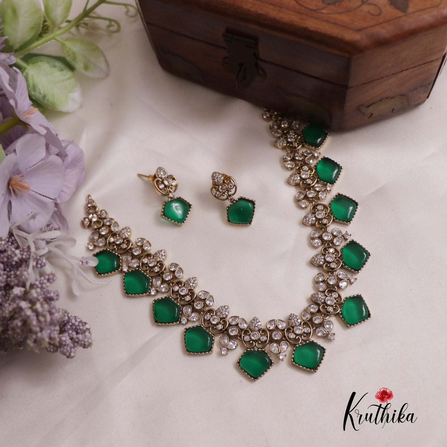 Elegant Victorian Necklace NC2521 (Available In 2 Colours)