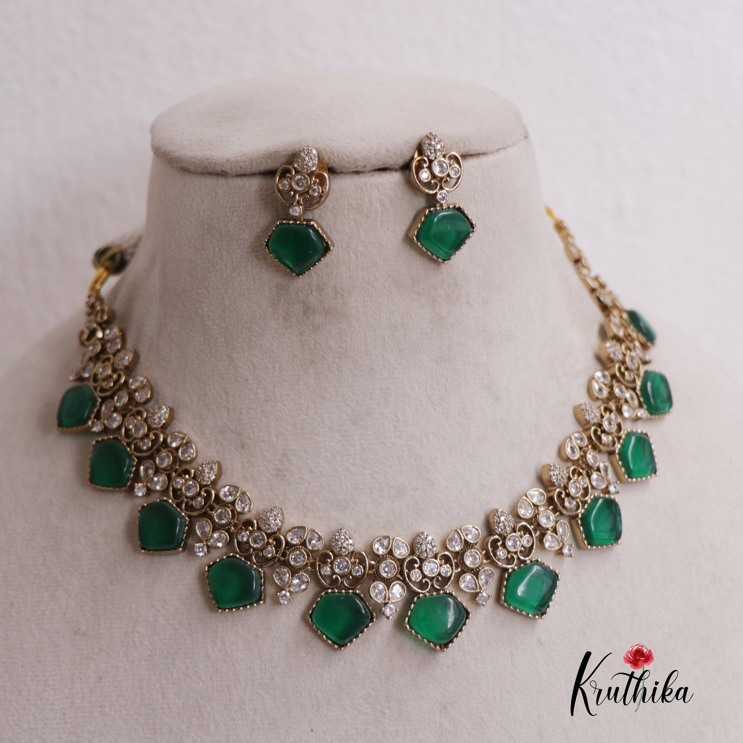 Elegant Victorian Necklace NC2521 (Available In 2 Colours)