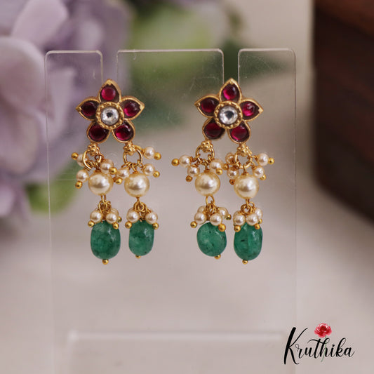 Simple Floral Motifs Kemp Earrings With Pearl And Bead Drops E918