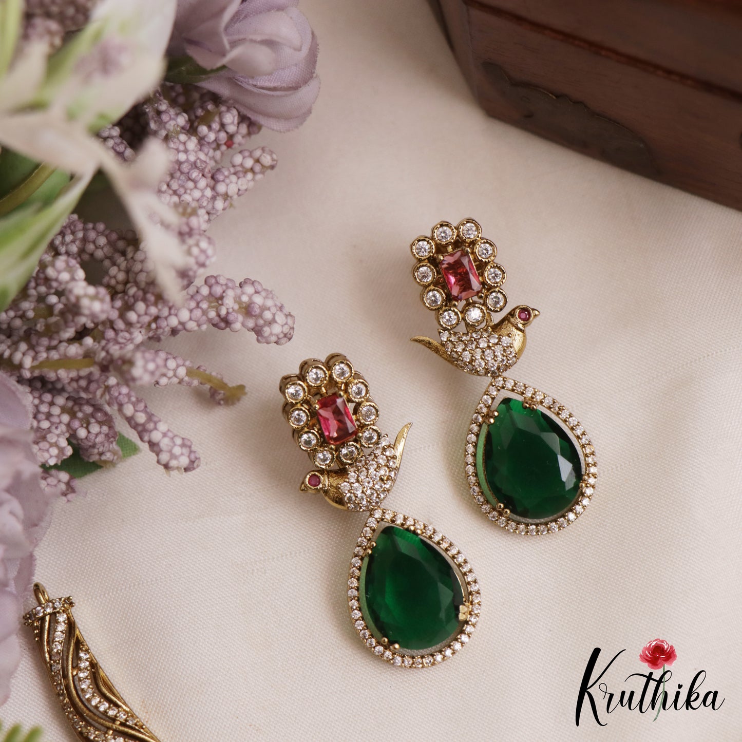 Elegant Peacock Teardrop Motifs Hasli CZ Victorian Choker NC3056