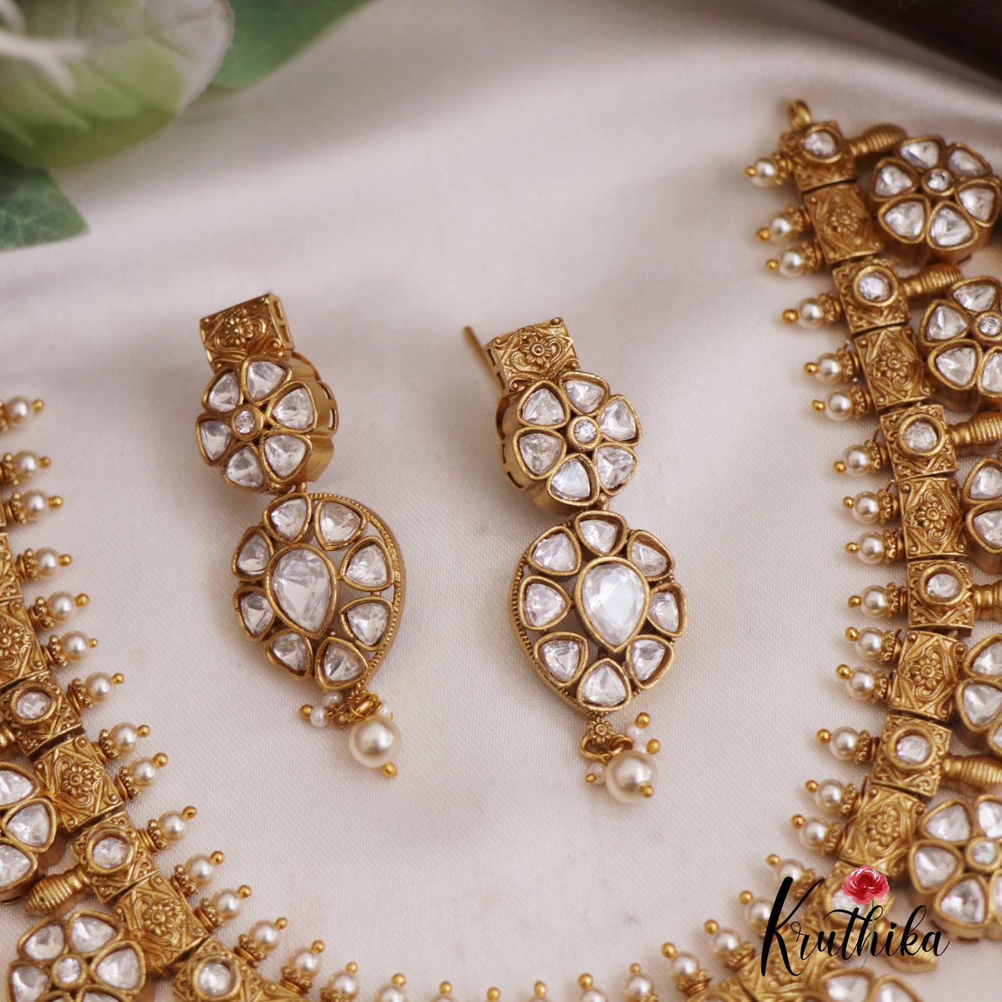 Stunning Leaf Motifs Mossanaite Choker NC2683