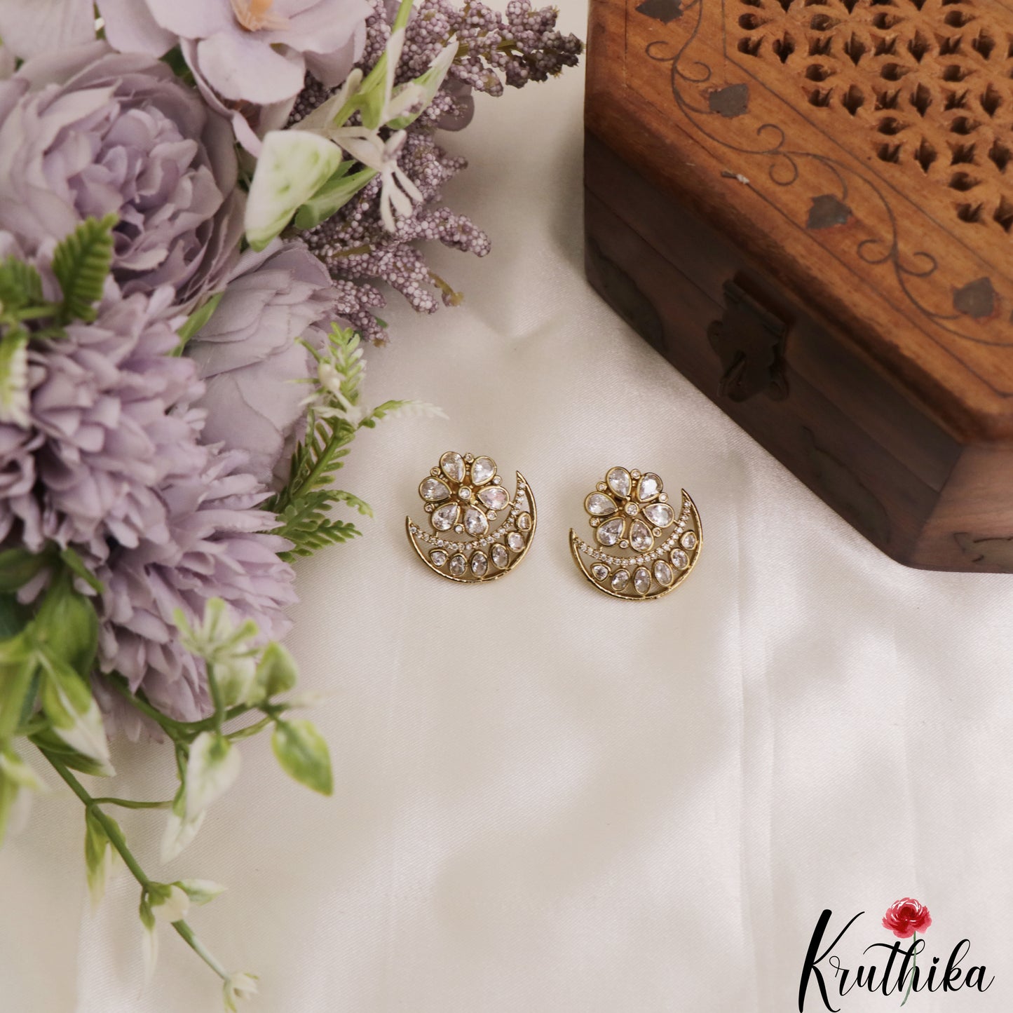 Sparkling Floral Motifs CZ Stud Earrings E1186