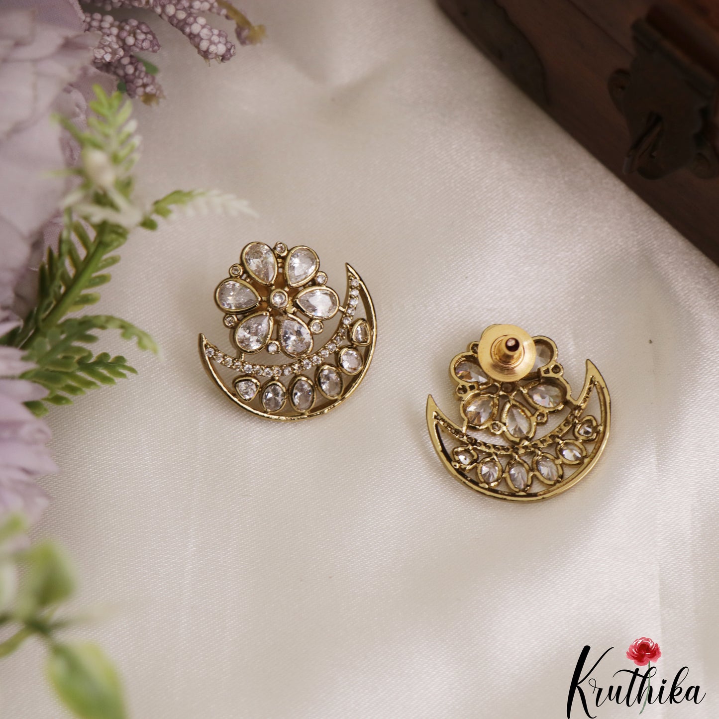 Sparkling Floral Motifs CZ Stud Earrings E1186