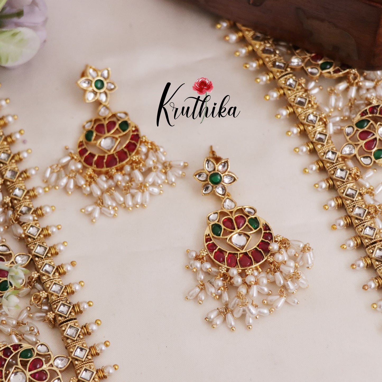 Beautiful Kemp Peacock Guttapusalu LH1998